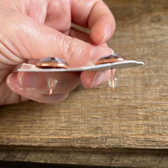 Cute NWT Chevron Pattern Earrings - Picture 3 of 5